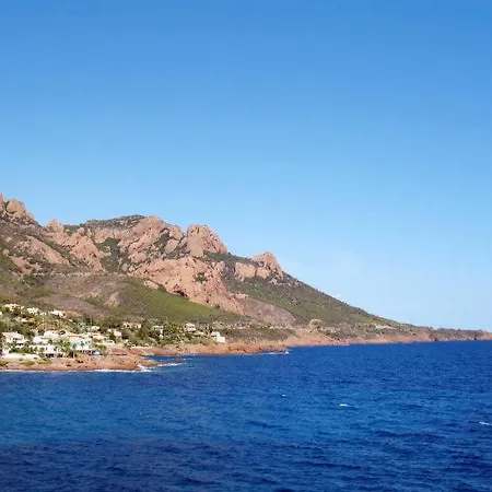 Agay Sleeps 8 Pool Air Con Wifi Saint-Raphaël